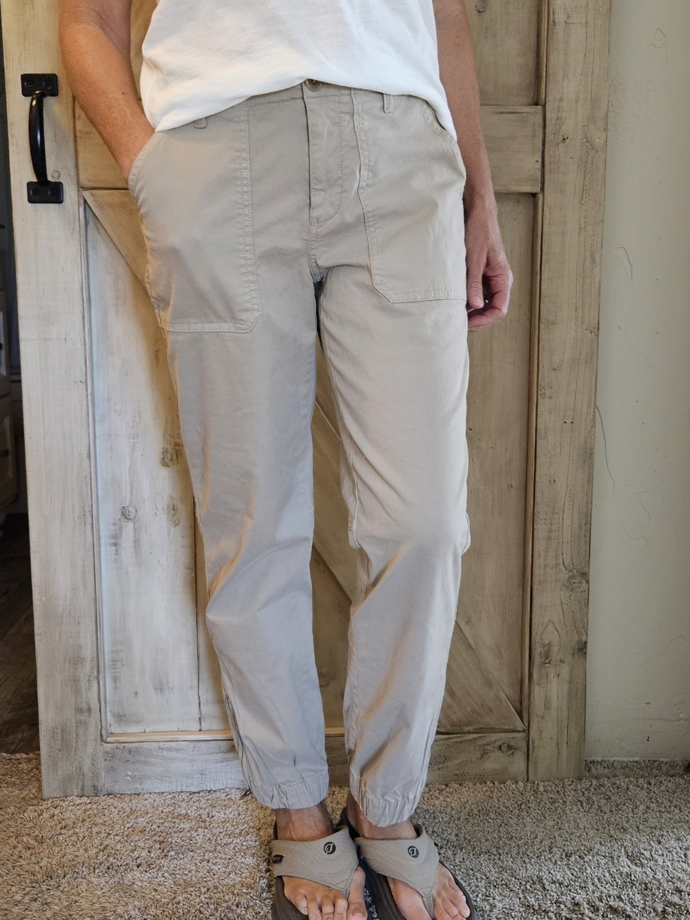 Banana Republic Women's Chino Khaki Jogger Pants in Light Beige